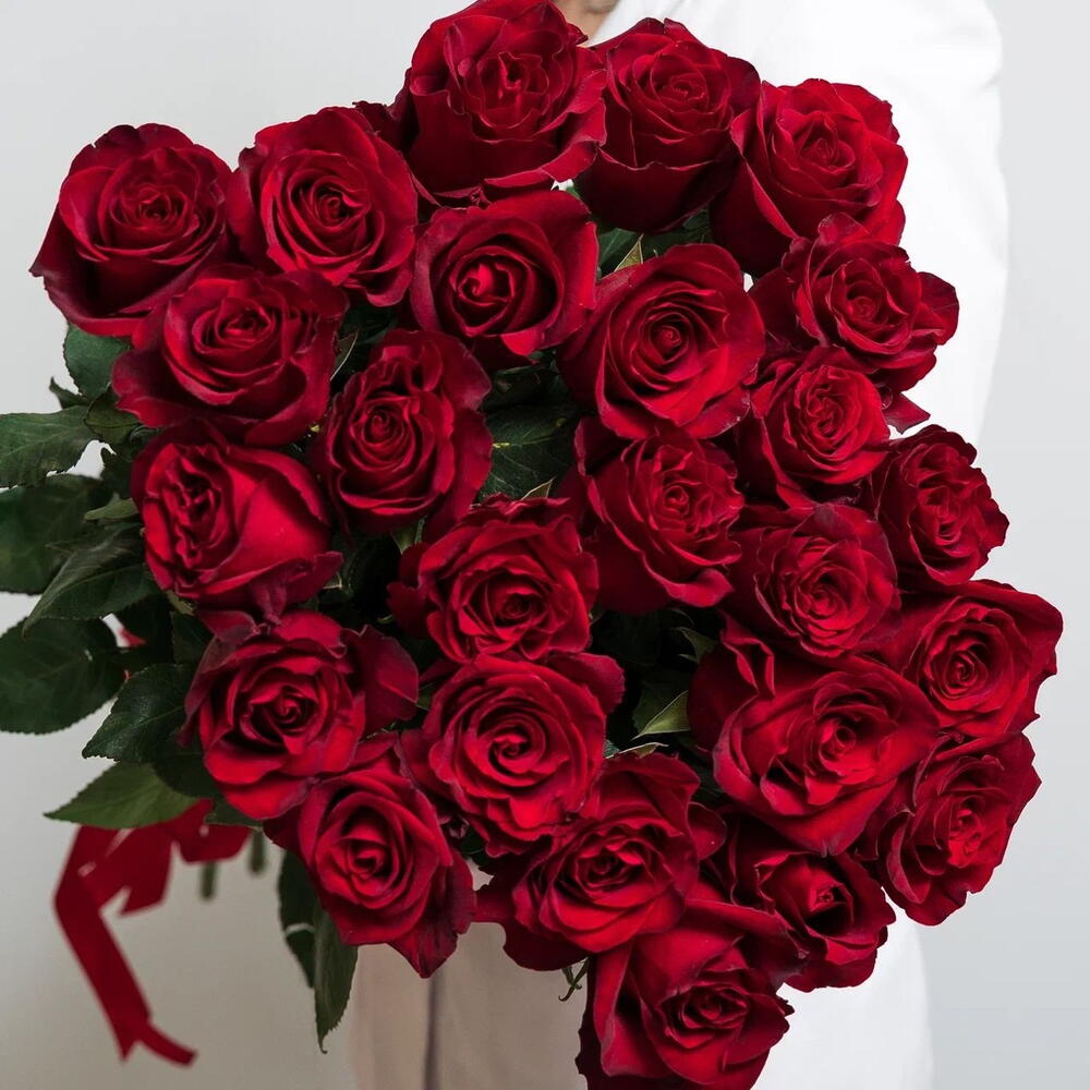 Роскошный букет «Эксплорер» – 25 красных роз для самых важных моментов Усолье-Сибирское Иркутская область