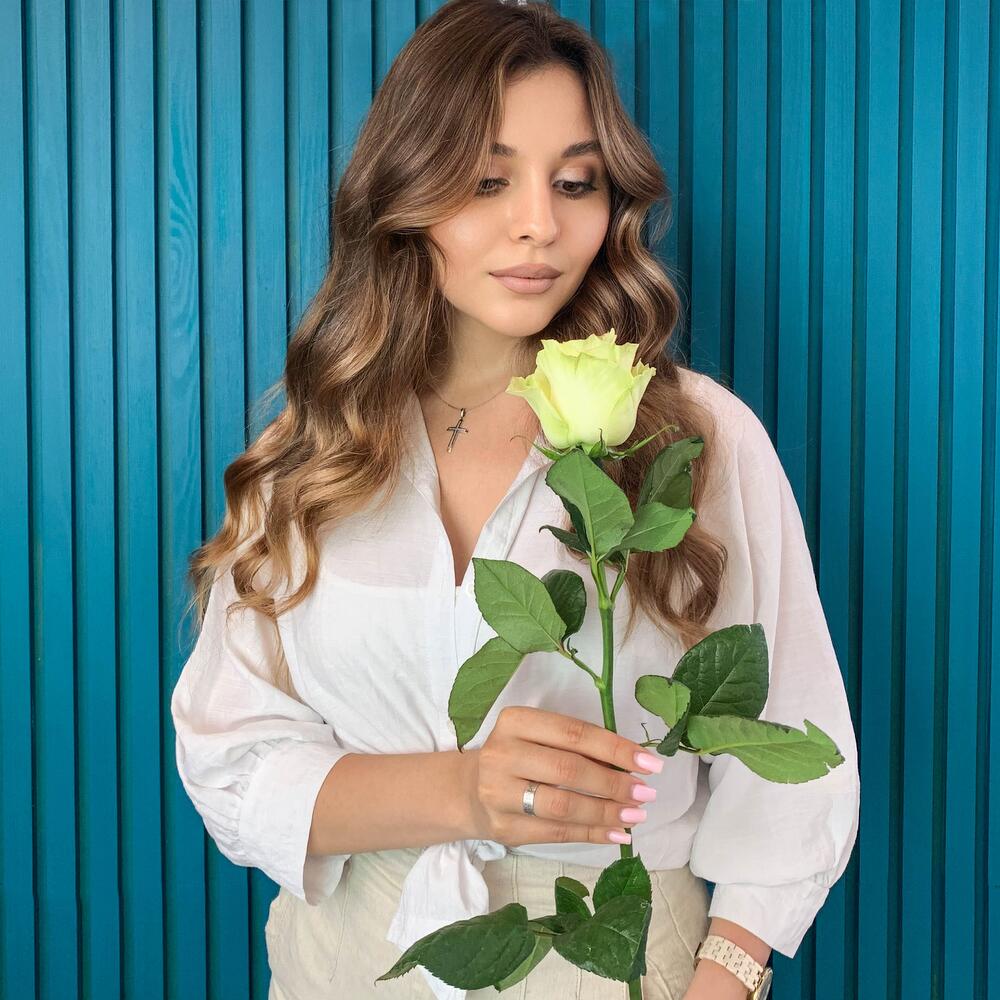 Комплимент из белой эквадорской розы – элегантность в каждом лепестке Усолье-Сибирское Иркутская область