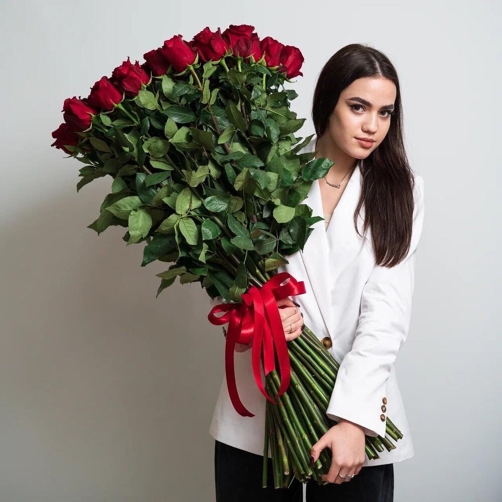 Роскошный букет из 51 красной розы – воплощение безграничной любви Усолье-Сибирское Иркутская область