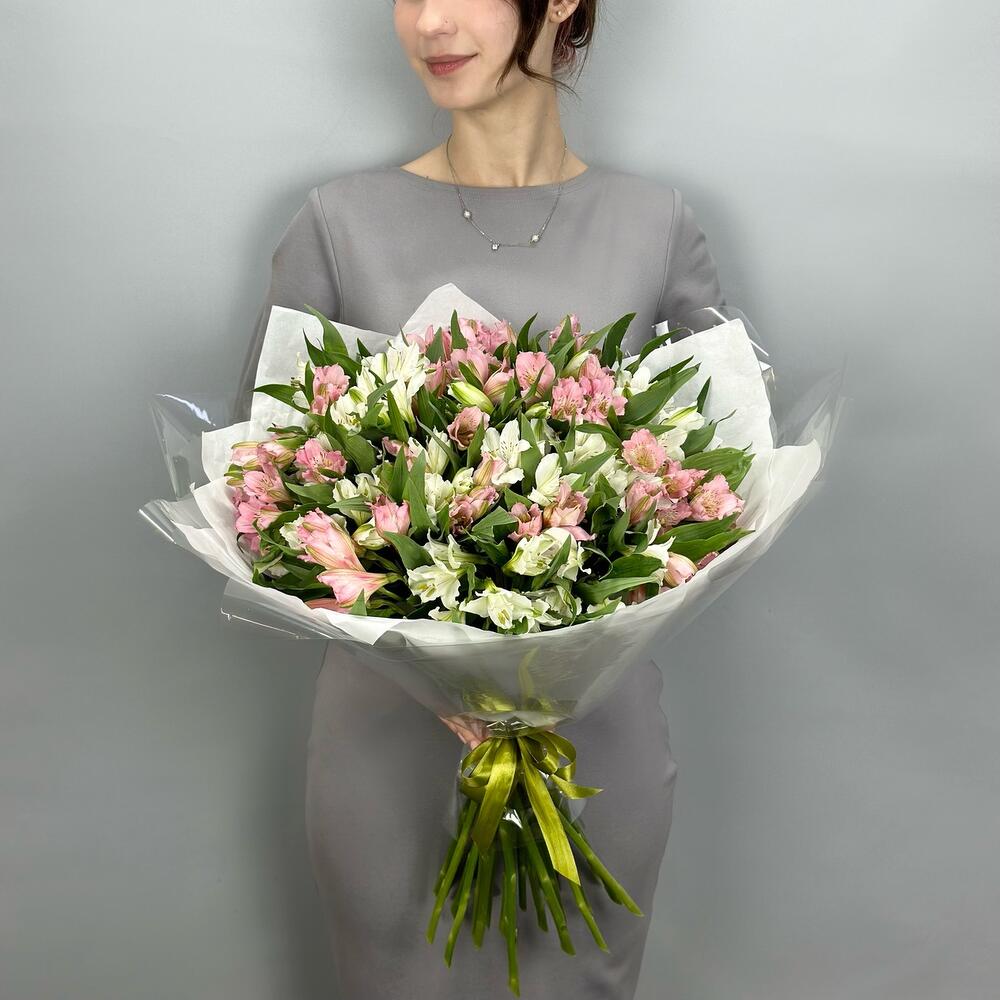 Букет «Гармония» – нежное сочетание белых и розовых альстромерий Усолье-Сибирское Иркутская область