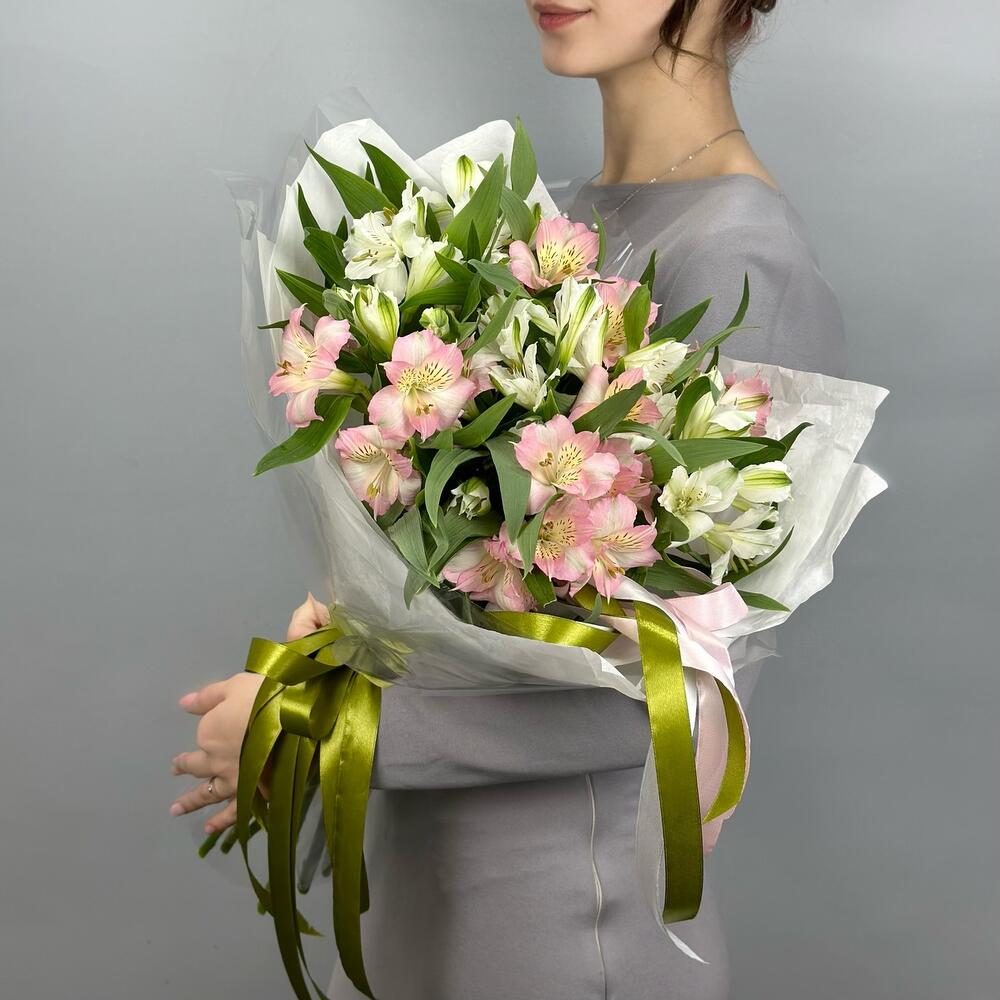 Букет «Нежность» – трогательное сочетание белых и розовых альстромерий Усолье-Сибирское Иркутская область