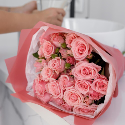 Букет из 9 розовых кустовых роз – нежность в каждом лепестке Усолье-Сибирское Иркутская область