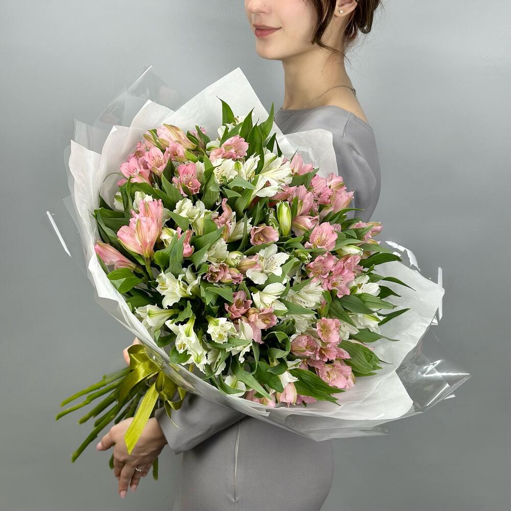 Букет «Гармония» – нежное сочетание белых и розовых альстромерий Усолье-Сибирское Иркутская область